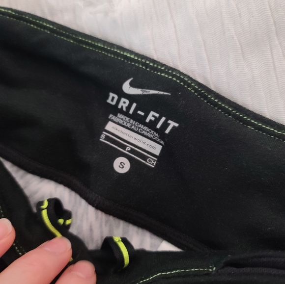 Nike Dri-fit abstract print active workout leggings - Picture 3 of 5